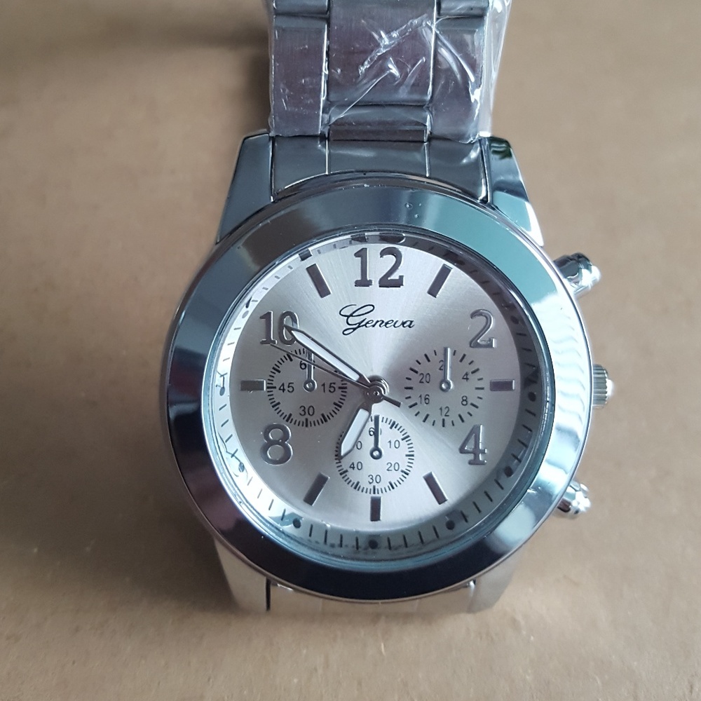 Unisex Geneva Stainless Steel Quartz Wrist Watch